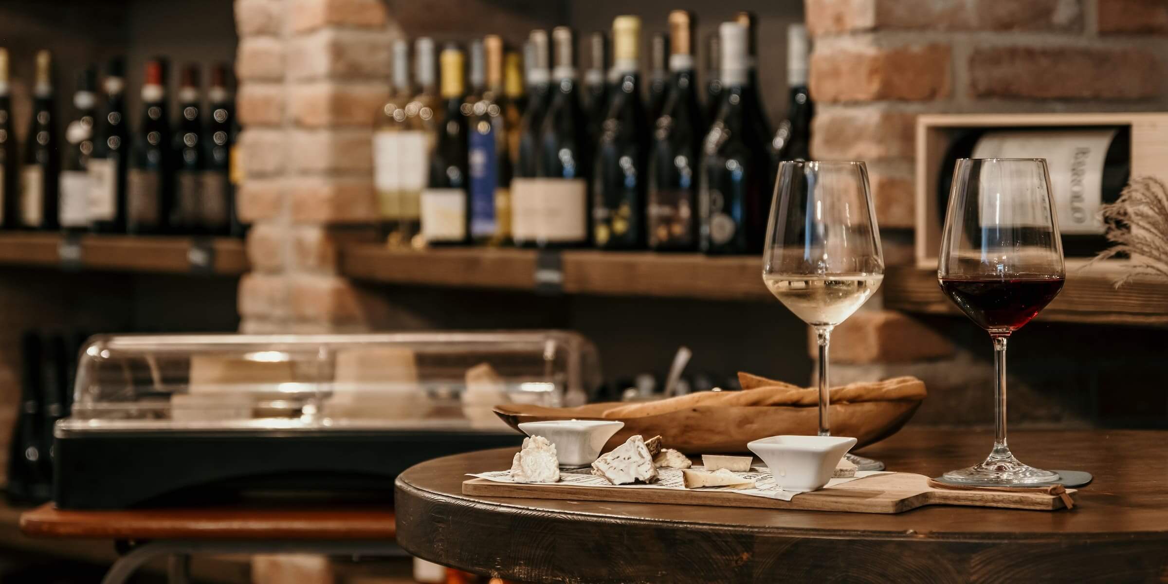 Degustazione di piatti e vini all'Osteria Dai Bagaj